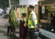 Bhabinkamtibmas Desa Belo Amankan Lalin Tarawih di Masjid Nurul Ihsan Jereweh