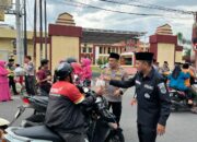Indahnya Berbagi, Polres Sumbawa Bersama Bhayangkari Tebar Kebaikan Melalui Pembagian Takjil
