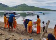 Kapal Polisi XXI-1001 Gelar Bersih Pantai Bersama Pelajar di Gili Tapan Sumbawa