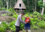 Menyentuh Dengan Hati dan Raih Berkah di Bulan Suci Ramadhan, Kanit Binmas Polsek Donggo Salurkan Bantuan Bagi Warga Kurang Mampu