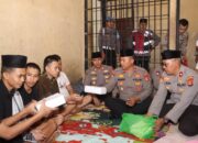 Bentuk Kepedulian di Bulan Suci Ramadan, Polres Loteng Bagikan Makanan untuk Tahanan. ‎