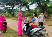 Hadirkan Seuntai Senyuman di Bulan Suci Ramadhan, Polsek Parado Bagikan Takjil Berbuka Puasa