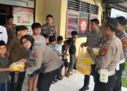 Sentuhan Kasih di Kuripan: Polres Lombok Barat Berbagi Kebahagiaan Bersama Anak Yatim