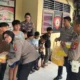 Wujudkan Kedekatan dengan Masyarakat, Polres Lombok Barat Beri Kejutan Manis untuk Anak-Anak Kuripan