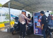 Sipropam Polsek Kawasan Pelabuhan Lb. Lombok Sosialisasikan Yanduan QR Code Propam kepada Pemudik di Kayangan