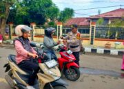 Berbagi Berkah Ramadan, Gabungan Sat Tahti, SiTIK dan SPKT Polres Dompu Bagikan 250 Takjil untuk Pengguna Jalan