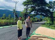 Bhabinkamtibmas Desa Adu Pantau Hasil Panen Jagung Warga, Dukung Program Ketahanan Pangan Nasional