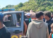 Polsek Sape Polres Bima Kota Evakuasi Mayat yang Ditemukan di Tepi Pantai Desa Kowo
