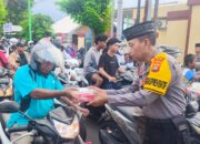 Ramadhan Berkah, Polres Sumbawa Bagikan Takjil Gratis Untuk Masyarakat