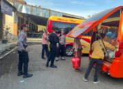 **Personel Pos Yan Taliwang Intensifkan Patroli di Terminal Tana Mira, Sampaikan Himbauan Kamtibmas Jelang Mudik Lebaran**