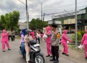 Kapolres Sumbawa Barat Beserta Jajaran dan Ketua Byangkari Berbagi Takjil Kepada Masyarakat