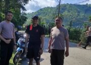 Jelang Idul Fitri, Polsek Rasanae Timur Bersama Warga Gotong Royong Bersihkan Jalan Dodu