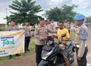 Menjelang Berbuka Puasa, Polsek Tambora Bagikan Takjil Berbuka Puasa Bagi Masyarakat Pengguna Jalan