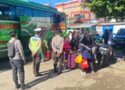 Personel Pos Pelayanan Terminal Dara Ops Ketupat Rinjani 2026 Laksanakan Pengamanan dan Himbauan kepada Pemudik