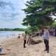 Libur Idul Fitri, Polsek Lunyuk Intensifkan Pengamanan di Objek Wisata Pantai Petani dan Pasir Putih