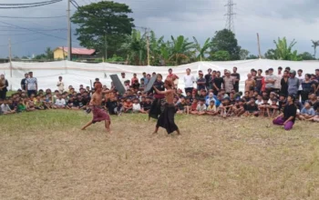 Melestarikan Tradisi Sasak, Polsek Labuapi Pastikan Keamanan Tarung Pepadu Peresean 2026 di Desa Telagawaru