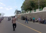 Pastikan Kelancaran Arus Wisata Religi, Polsek Batulayar Lakukan Pengamanan Ketat di Kawasan Makam Keramat