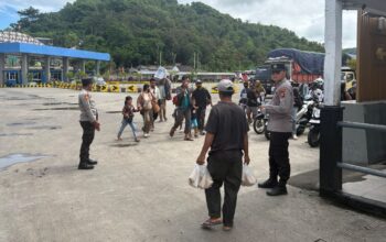 Polsek Kawasan Pelabuhan Lembar Amankan Pemuatan Kapal