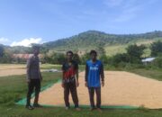 Pantau Penjemuran Jagung Warga, Bhabinkamtibmas Desa Songgajah Dorong Ketahanan Pangan Nasional