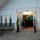Bhabinkamtibmas Polsek Donggo Laksanakan Pengamanan Ibadah Kenaikan Yesus Kristus di Gereja Santo Paulus