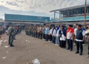 SINERGITAS 3 PILAR DI DOMPU, TNI-POLRI DAN PEMERINTAH KECAMATAN GELAR APEL GABUNGAN SERTA KERJA BAKTI BERSIHKAN PASAR BAWAH