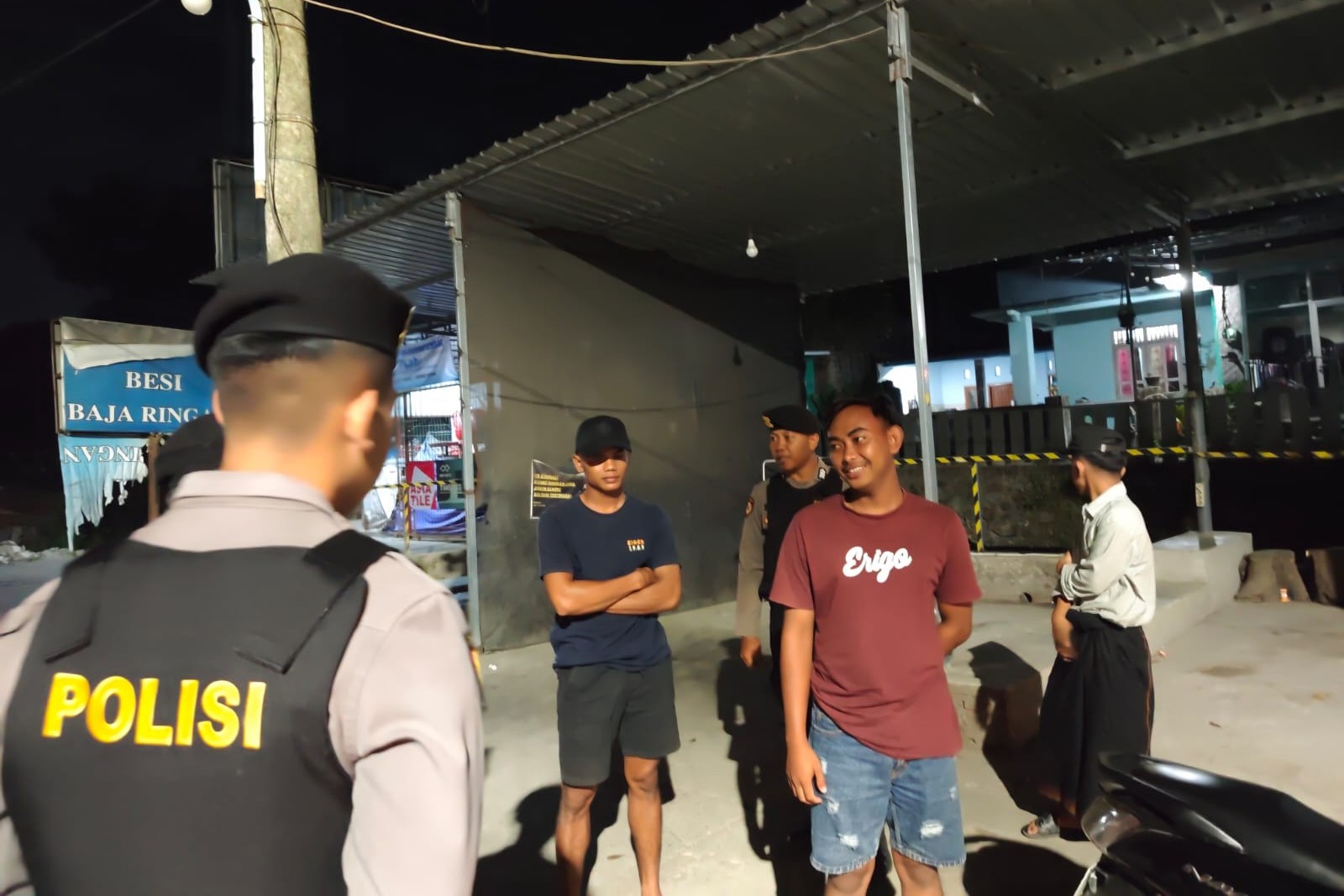 Tim Presisi Polres Lombok Barat Amankan Jalur Rawan Jembatan Kembar