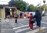 Wujud Pelayanan Presisi, Polsek Sekongkang Intensifkan Rawan Pagi di Depan Sekolah