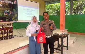Gandeng AHM NTB, Satlantas Polres Lombok Barat Berikan Simulasi Pertolongan Pertama Korban Laka Lantas bagi Pelajar