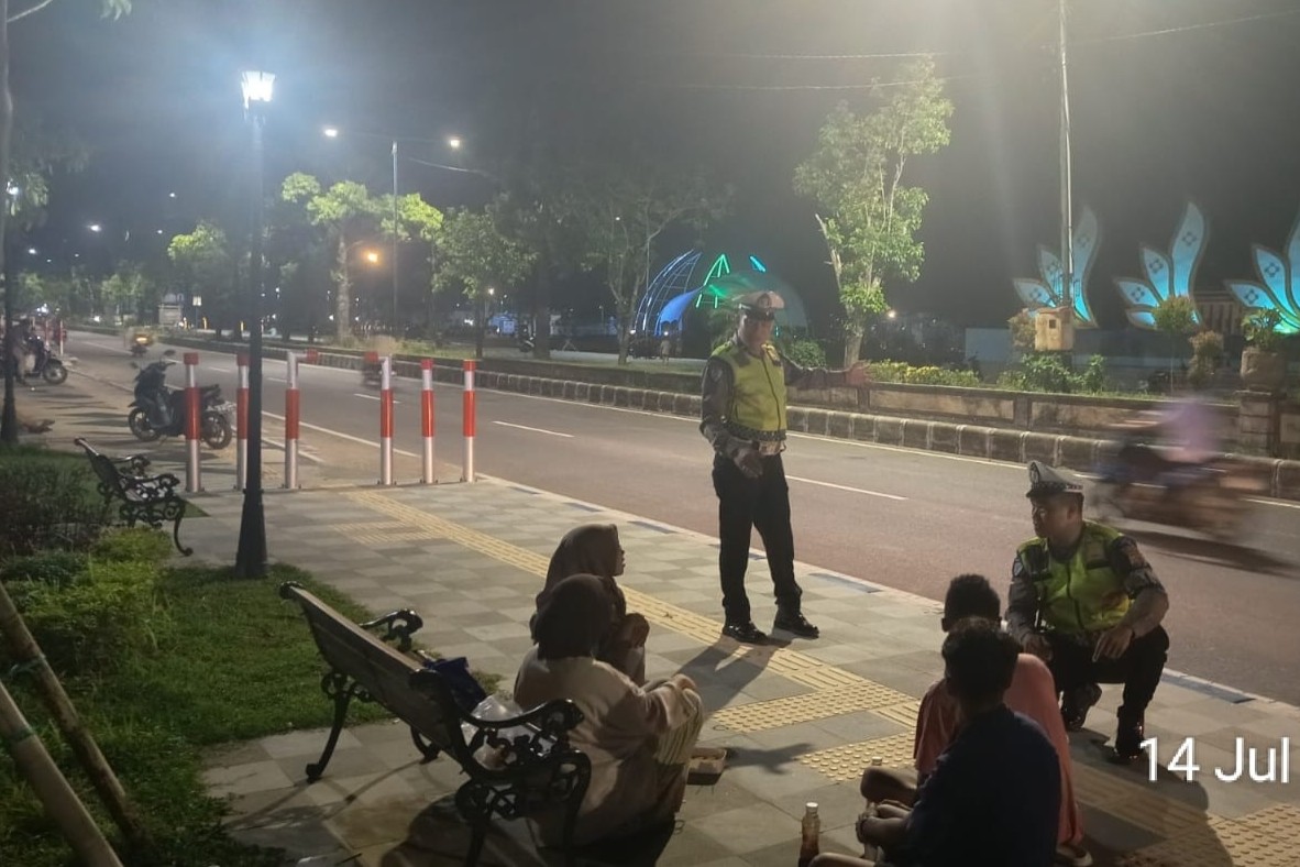 Ciptakan Kondusivitas, Unit Turjawali Polres Lombok Barat Gelar Patroli di Titik Rawan Gerung