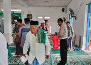 “Jum,at Berkah” Memuliakan Sesama Unit Kamsel Satlantas Polres Bima Kabupaten dan IKMS Bagikan Nasi Kotak Bagi Jamaah Sholat Jum,at