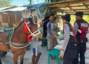 Patroli KRYD Humanis, Satsamapta Polres Bima Kabupaten Imbau Warga Jaga Kondusifitas Kamtibmas dan Bantu Angkat Padi Petani