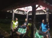 Patroli Dialogis Malam Hari, Polsubsektor Brang Ene Ajak Warga Waspada Hoaks dan Cegah TPPO
