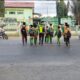 Bhabinkamtibmas Pringgabaya Gelar Strong Point Pagi, Bantu Pelajar Menyeberang dan Imbau Tertib Berlalu Lintas