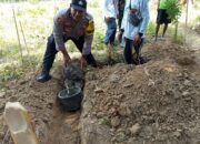 Dorong Kemajuan Sektor Pertanian, Bhabinkamtibmas Polsek Bolo Hadiri Peletakan Batu Pertama Pembangunan Irpom