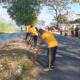 Peduli Kebersihan, Sinergi Tiga Pilar Polsek Woha Gotong royong Bersihkan Sampah dan Drainase